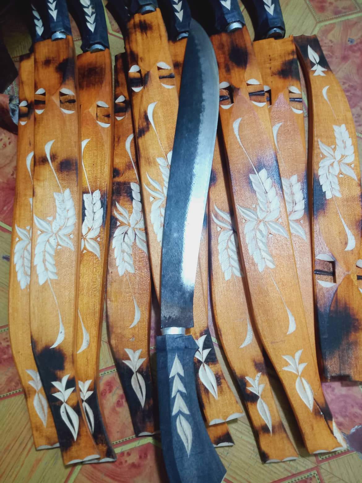 Qiz dostini sorishga majbur qiladi Yalangoch Valya Gladkova