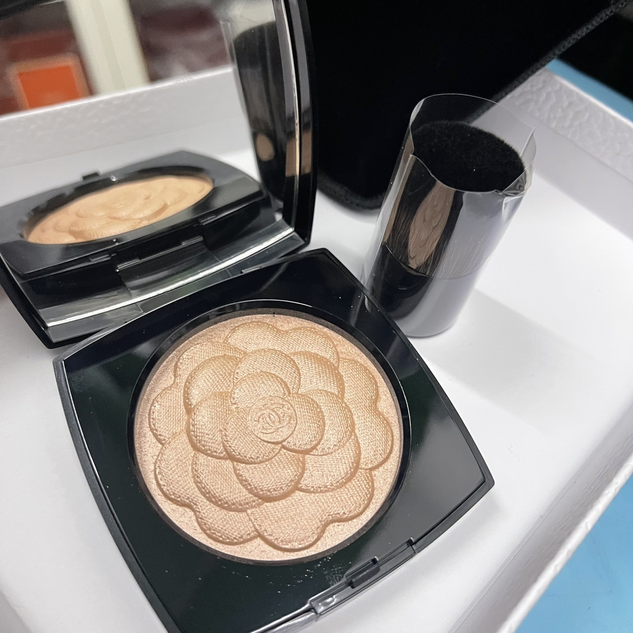 100% Authentic】 Chanel Spring 2022 Limited Edition Camellia Highlighter REVE  DE CAMELIA with BrushChăm sóc da Làm đẹp Trang điểm 