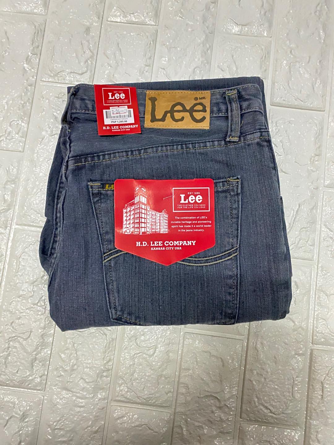 nee cut jeans