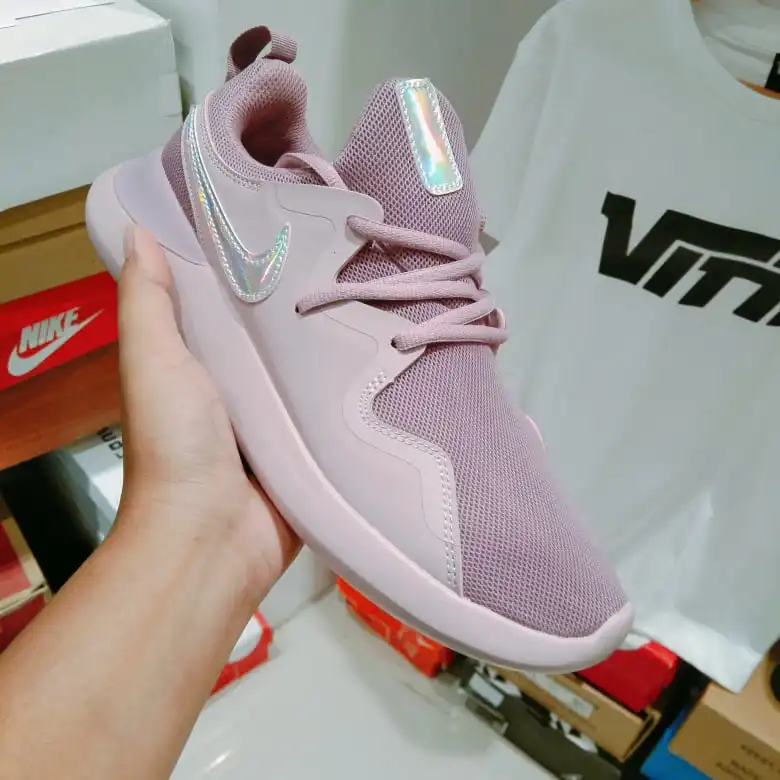 nike tessen women's