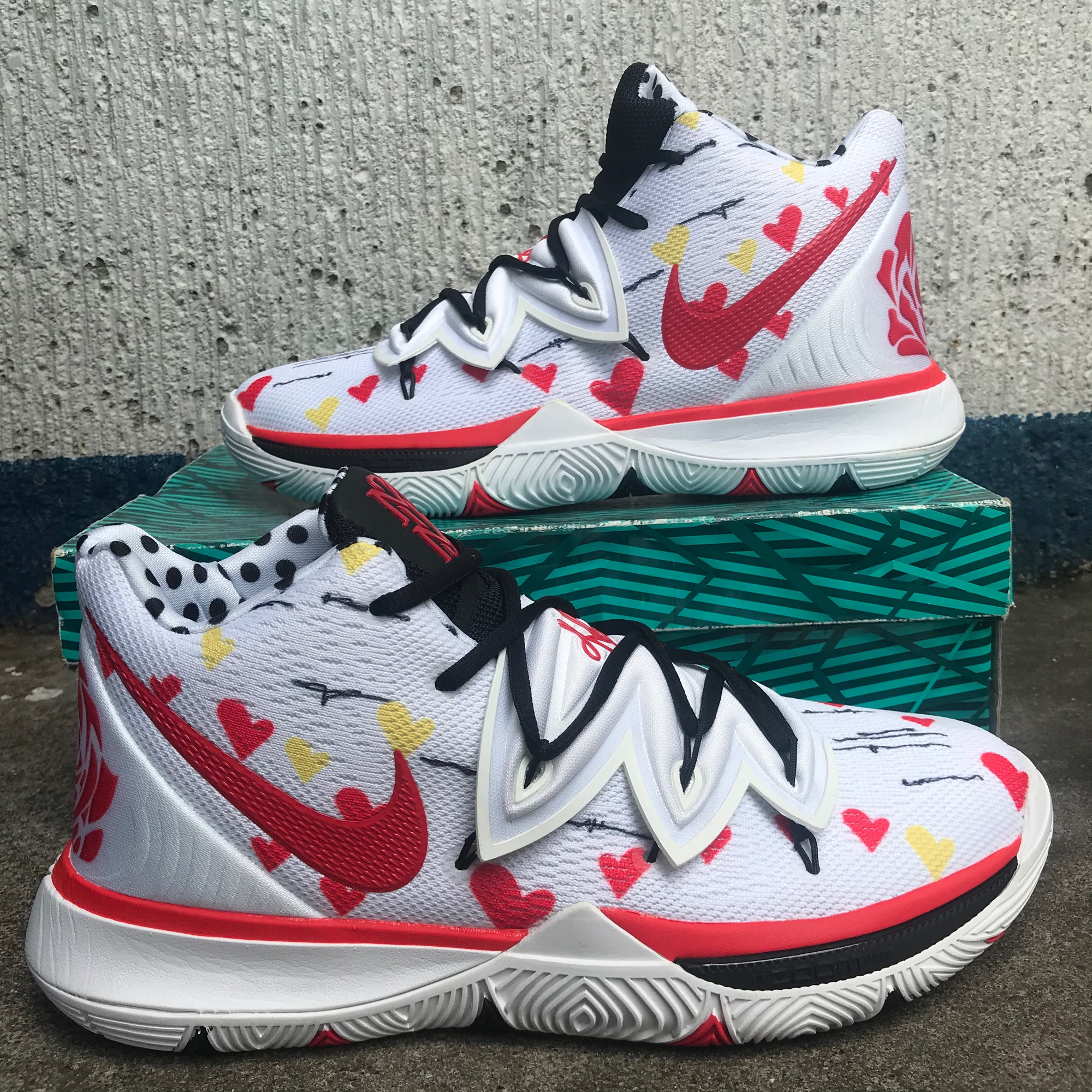 kyrie 5 mom