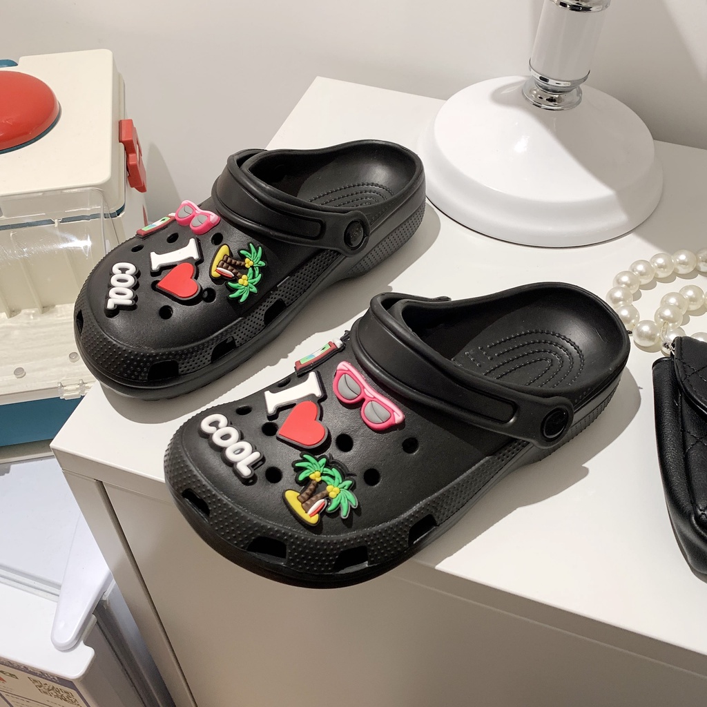 Black crocs with outlet jibbitz