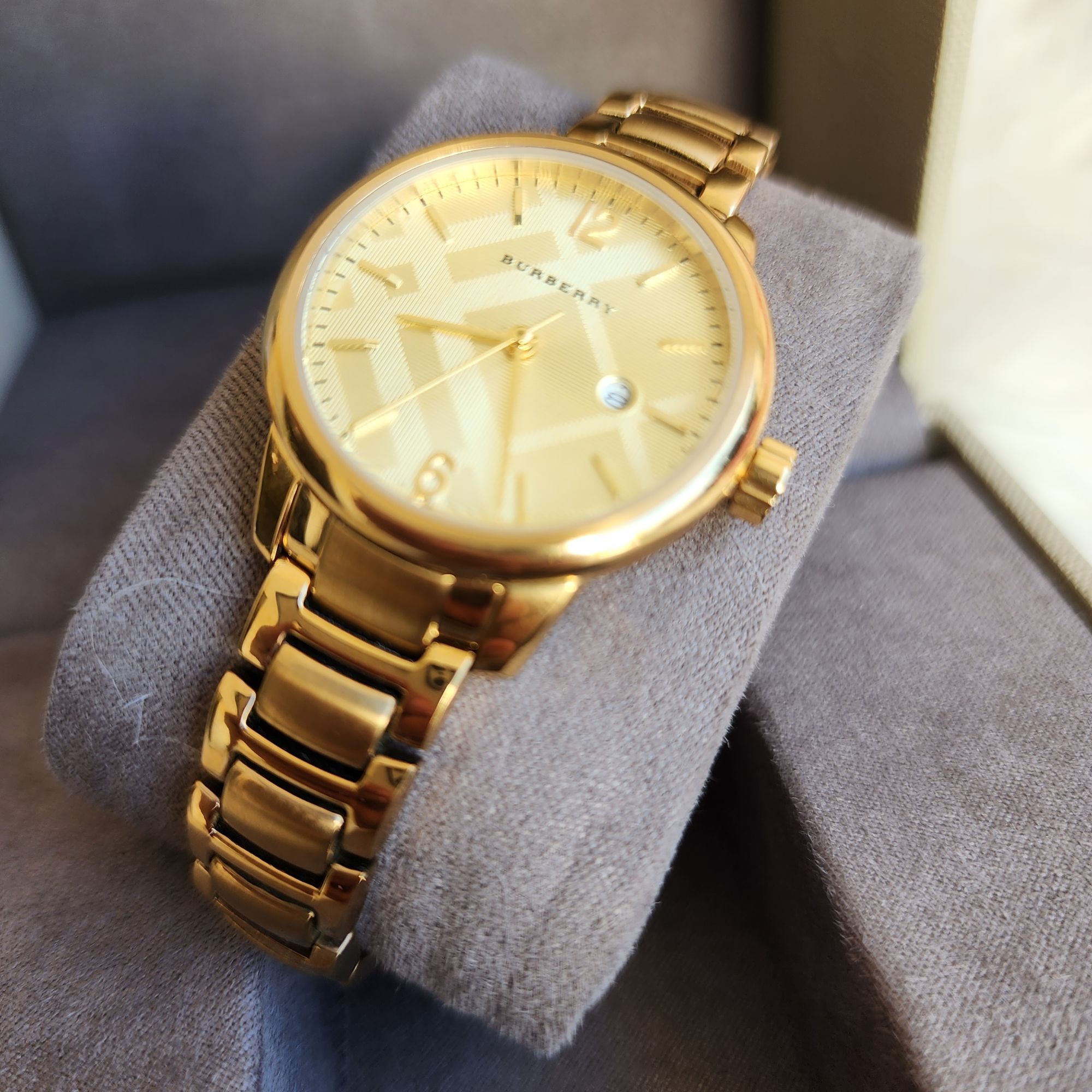 Đồng Hồ Chính Hãng Burberry Nữ The Classic Gold Dial 32mm