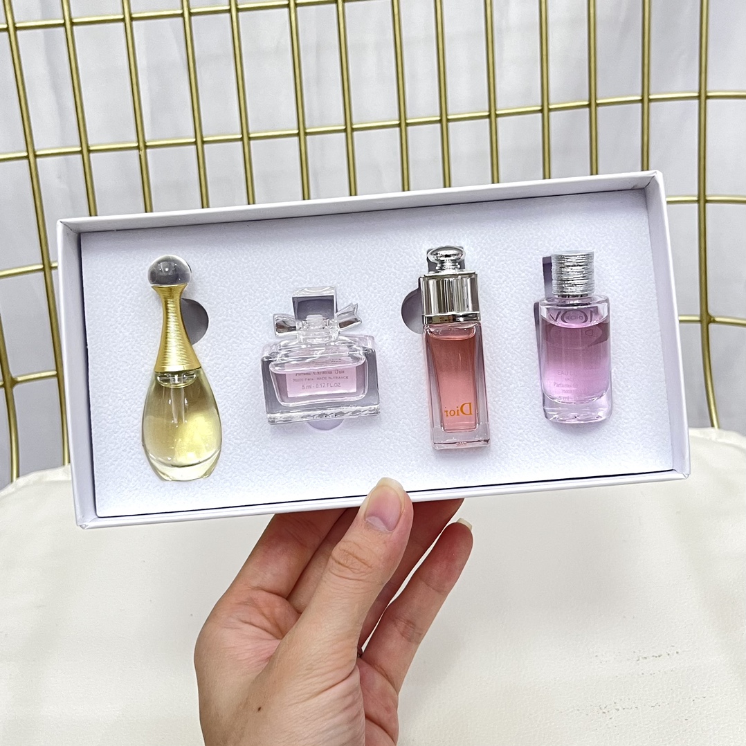 Set Nước Hoa Dior Mini 4 Chai Với Joy Dior Mini Hộp Trái Tim