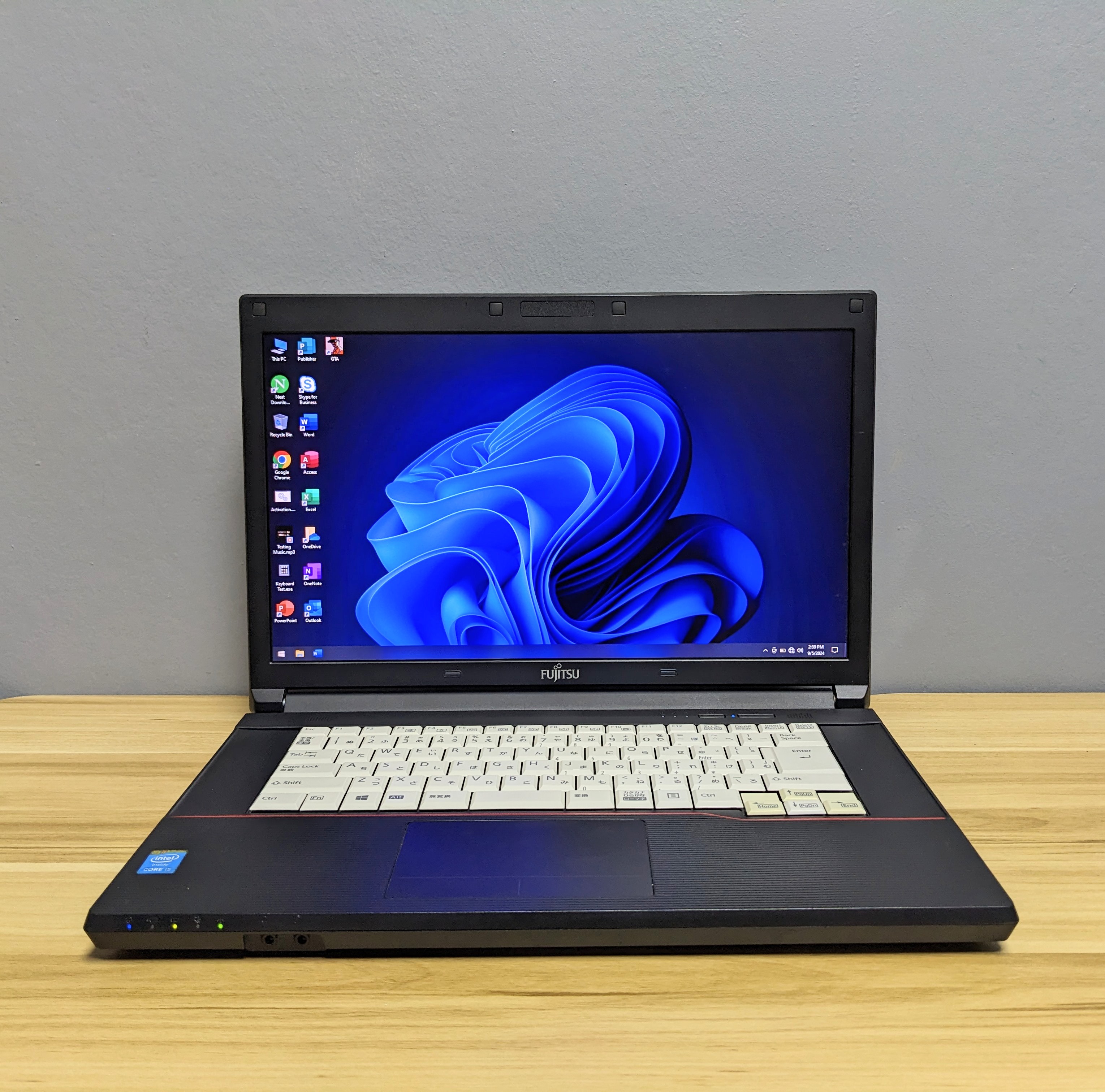 Fujitsu LifeBook A574 | 4GB RAM | CORE i5-4TH GEN | 128GB SSD