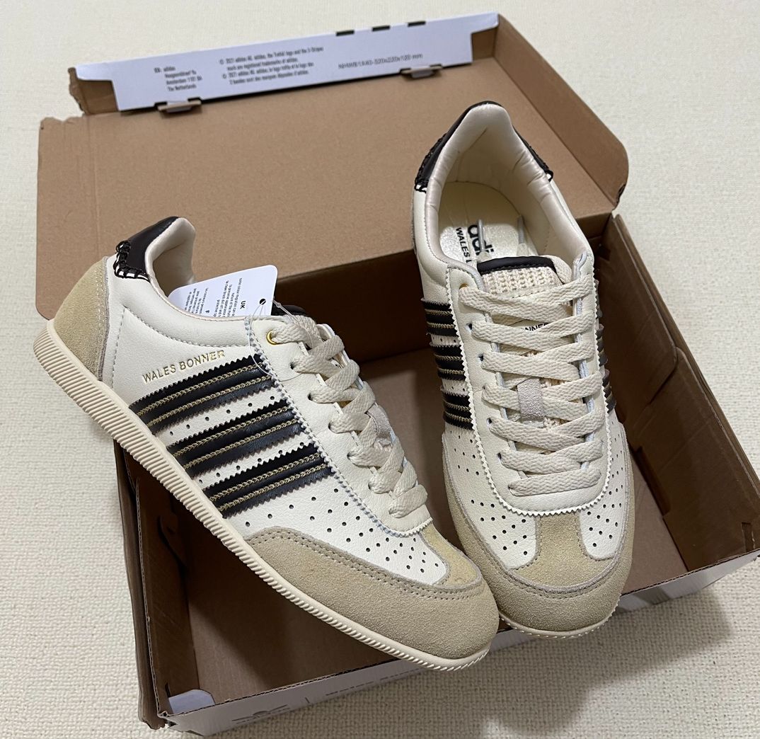 adidas gazelle silver green womens Caroline Hu x Adidas Originals Samba OG - Black