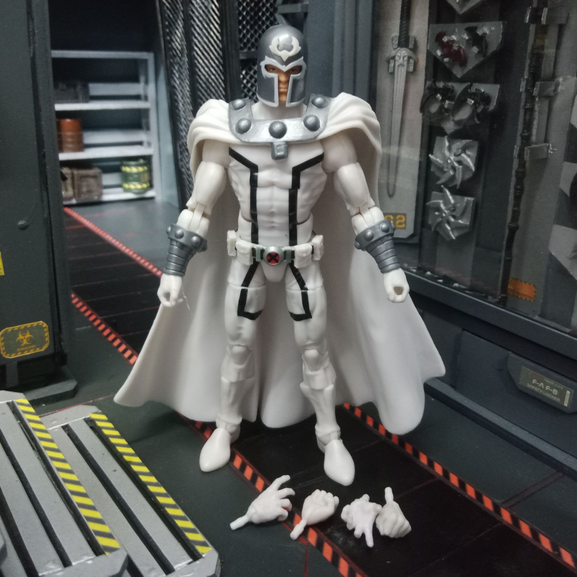 Marvel Legends House of X Magneto White Suit Tri-Sentinel BAF wave