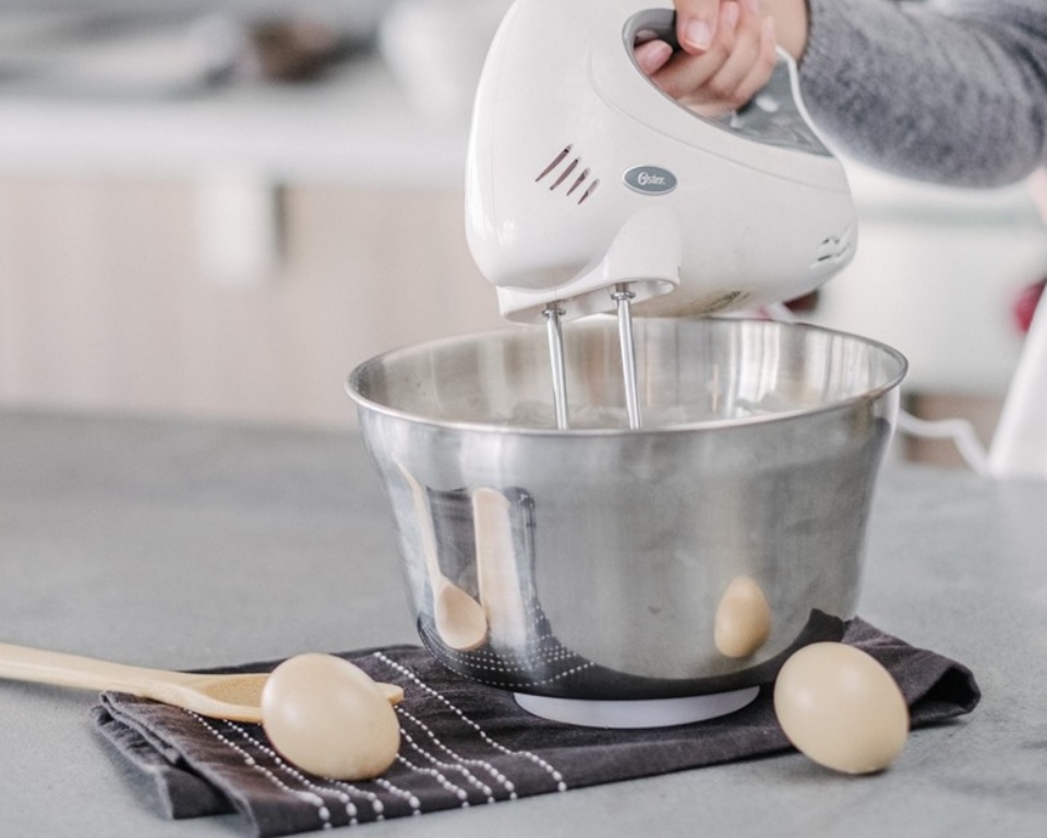 Oster - The Oster 6-Speed Hand Mixer is back! Grab this trusty mixer for  less when you shop at Oster's official store on Lazada and Shopee during  the 11.11 sale! Check out